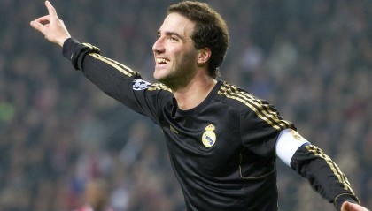 爱游戏官网充值-广州恒大签下新外援，引进乌拉圭国脚苏亚雷斯，广州恒大最早外援