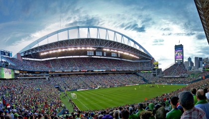 爱游戏app-是否应推动球队与本地高校深度合作